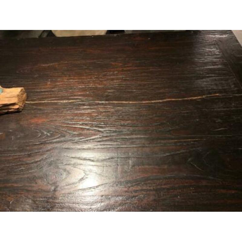 Eettafel met metalen U-Poten