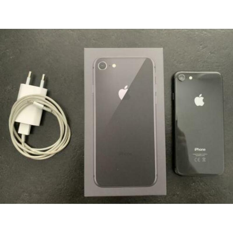 iPhone 8 met 64 Gb geheugen.