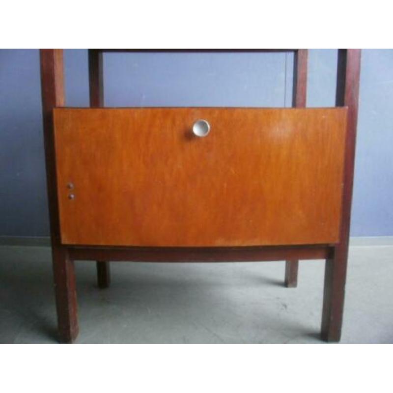 1960s-70s buffetkast m. klep en bovenblad afm. 65x77x34cm