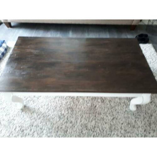 Zware salon tafel past goed bij riviera maison inrichting