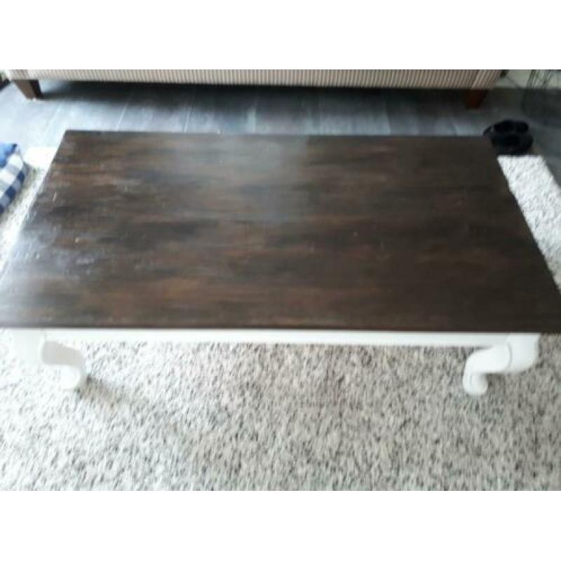 Zware salon tafel past goed bij riviera maison inrichting