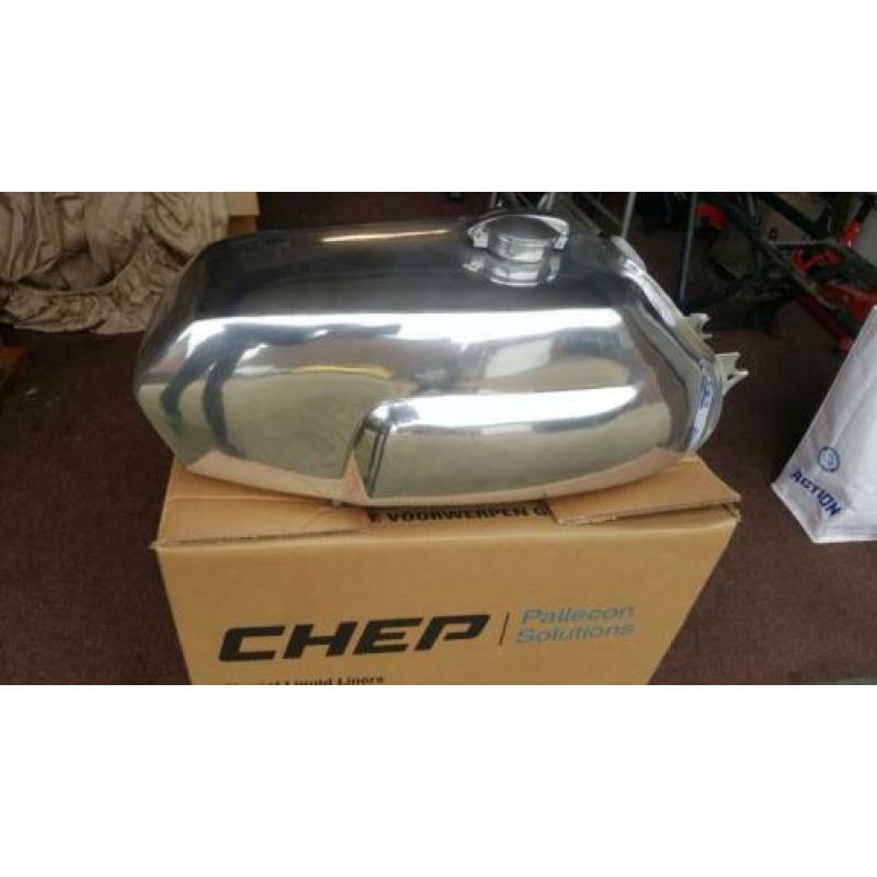 Nieuwe aluminium tank Moto Guzzi Le Mans I en le mans II