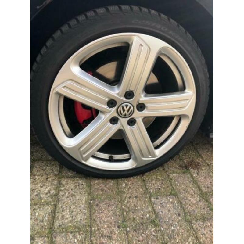 VW Golf 5 6 7 TDI 18 inch Cadiz Velgen + Banden Pirelli