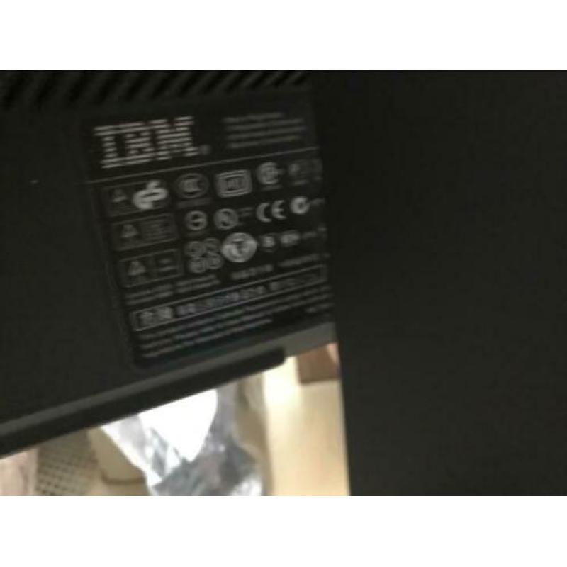 Monitor IBM 17” werkt prima