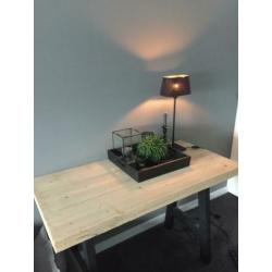 Bureau/tafel steigerhout. zwarte a poot