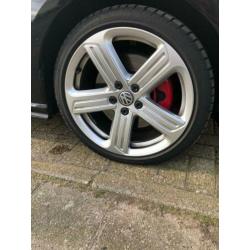 VW Golf 5 6 7 TDI 18 inch Cadiz Velgen + Banden Pirelli