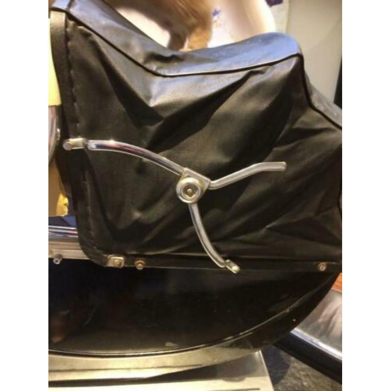 antieke kinderwagen