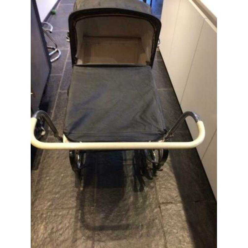 antieke kinderwagen