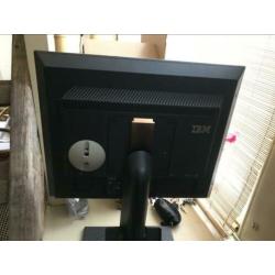 Monitor IBM 17” werkt prima