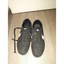 Dames of meid schoenen