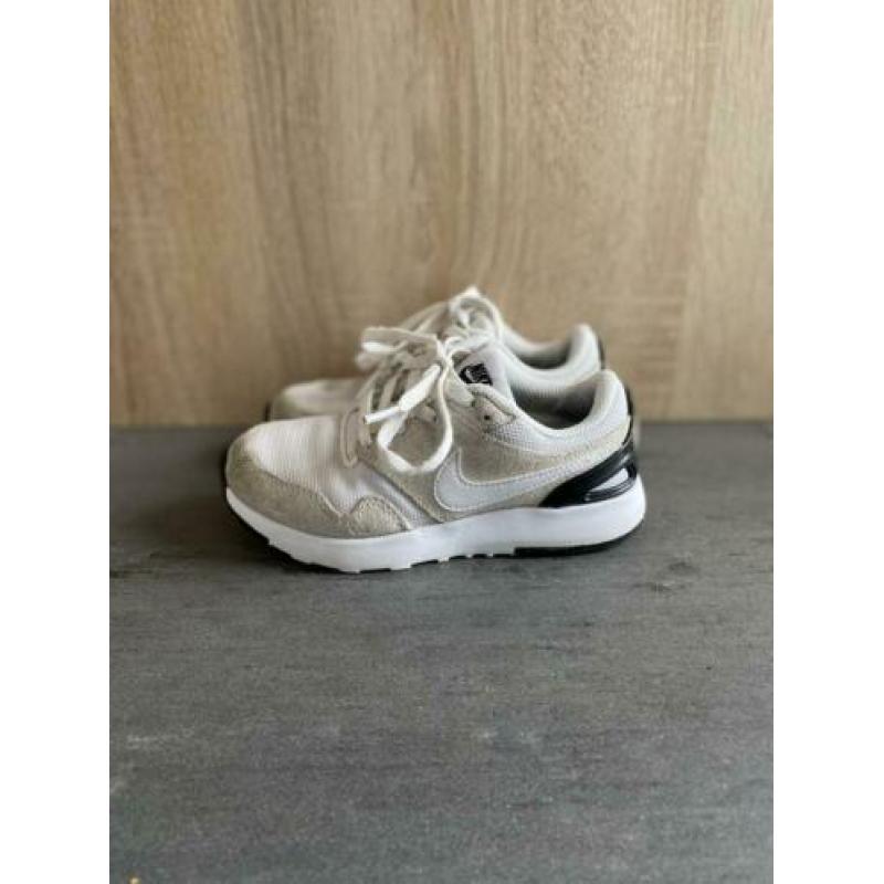 Zgan witte Nike kinderschoen maat 28