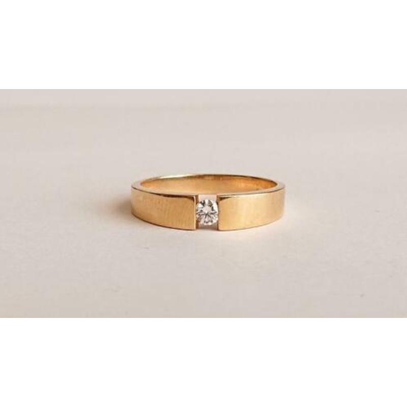 geelgouden RING, 18 karaat, met 1 Briljant 0.14 crt TW/vsi