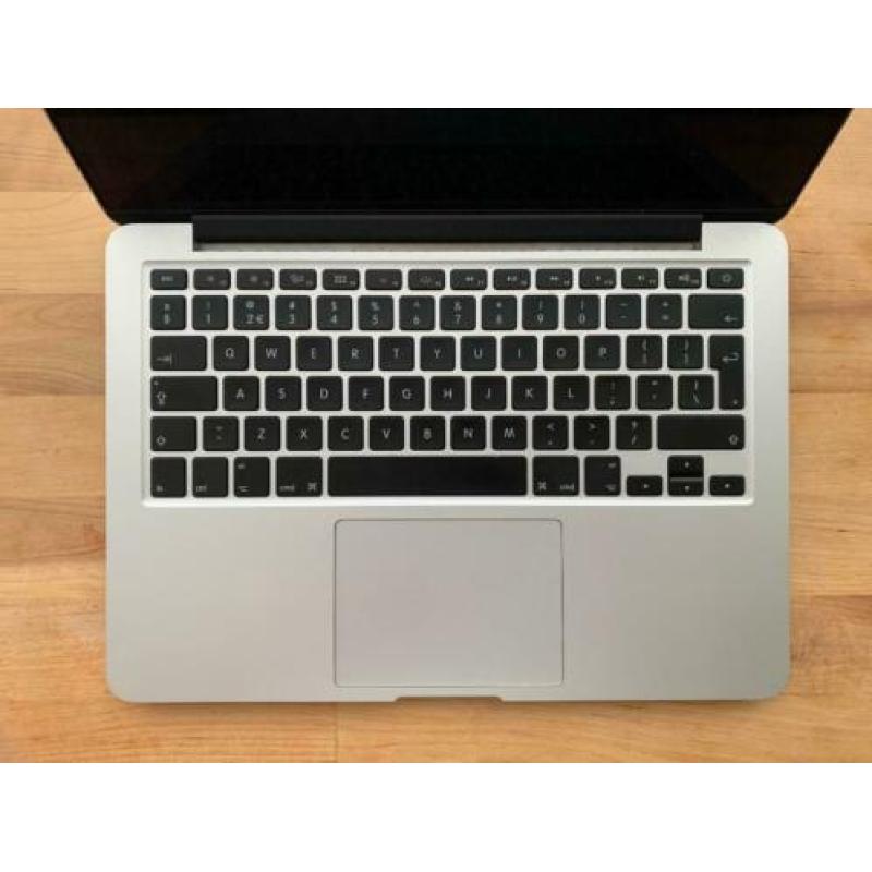 Apple MacBook Pro - 13 Inch - Core i5 2.7