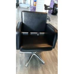 Mooie kappersstoelen (pompstoelen, 4 stuks)