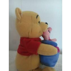 Winnie the Pooh en Piglet Knorretje in honingpot knuffel