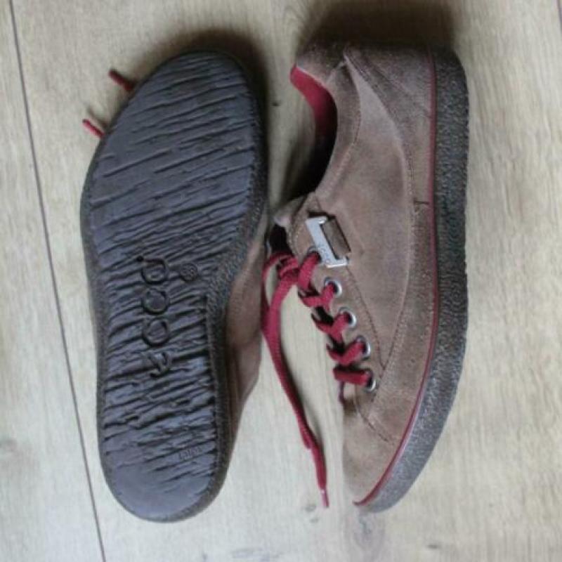 Bruin suède leren Ecco schoenen maat 38.