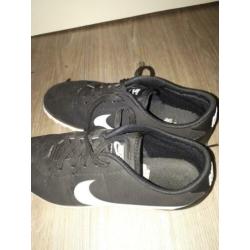 Dames of meid schoenen