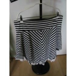 Zwart/wit strepen rok van Fancy Friday´s maat XL er mooi