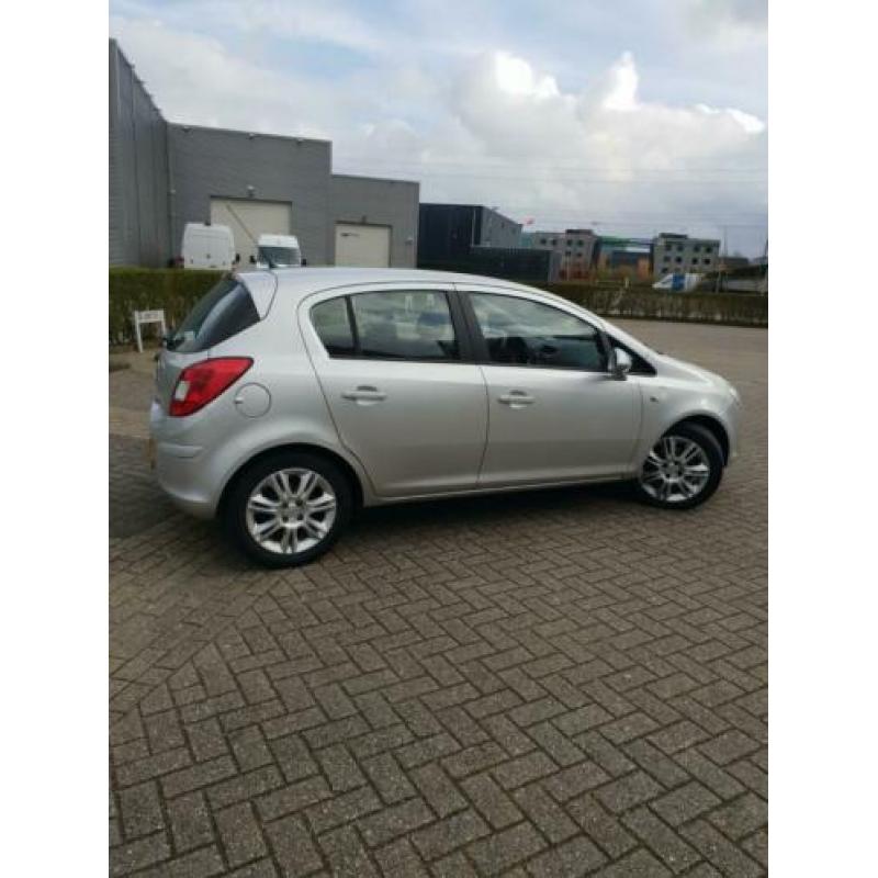 Opel Corsa 1.4 16V 5D 2009 Grijs
