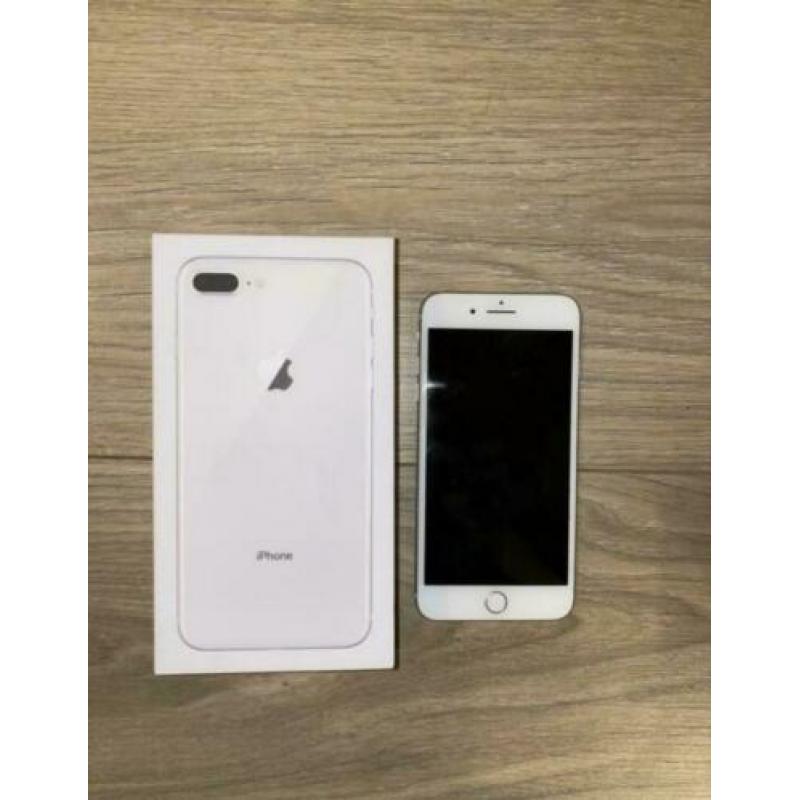 Iphone 8 plus zilver 64gb, pas 1 jaar oud!