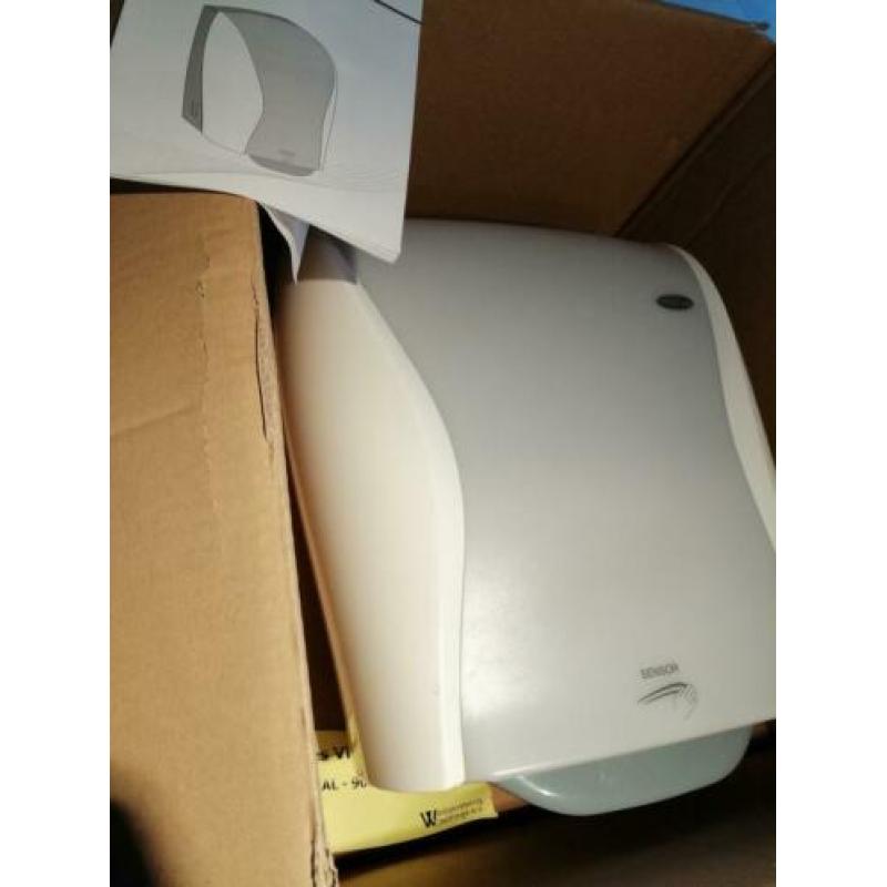 Nieuw! HAGLEITNER Xibu touch towel dispenser