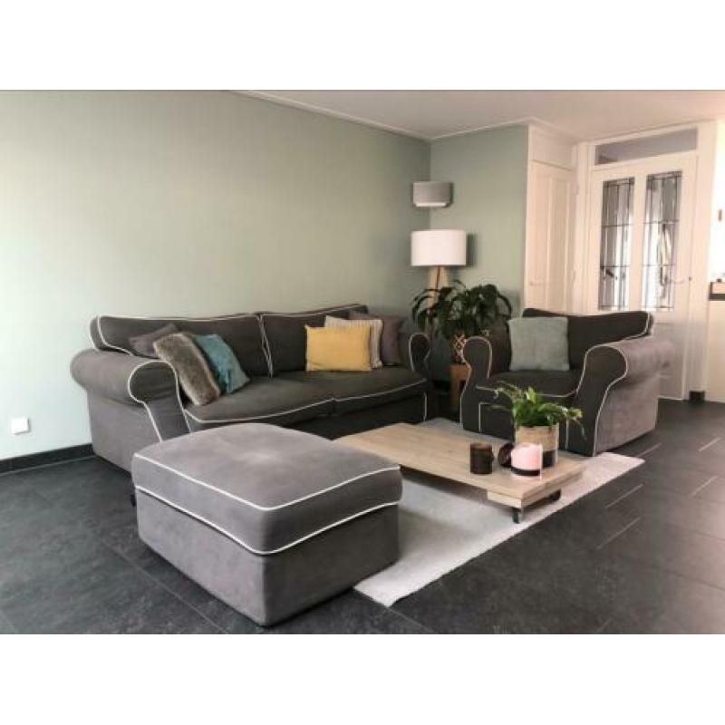 Heerlijk zittende bank met loveseat en hocker