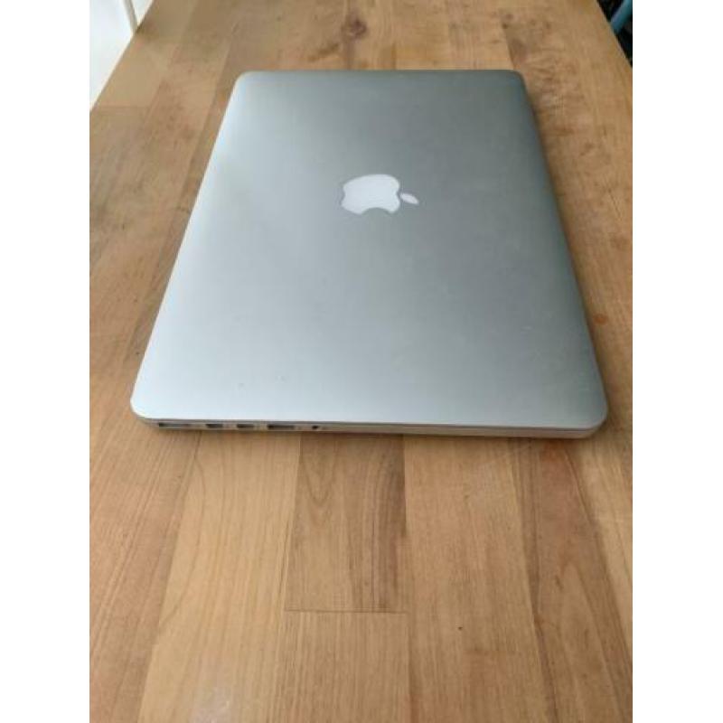 Apple MacBook Pro - 13 Inch - Core i5 2.7