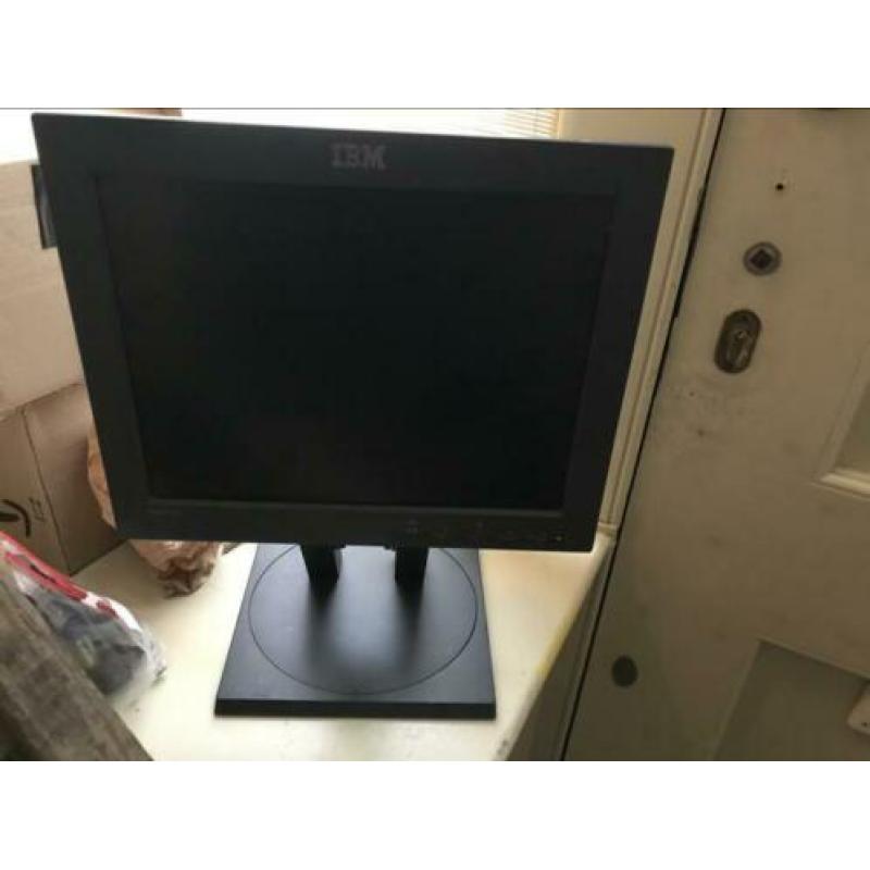 Monitor IBM 17” werkt prima