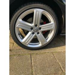 VW Golf 5 6 7 TDI 18 inch Cadiz Velgen + Banden Pirelli