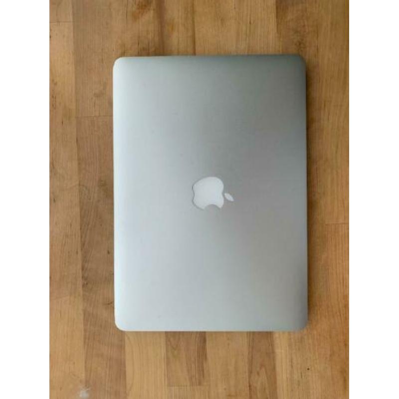 Apple MacBook Pro - 13 Inch - Core i5 2.7