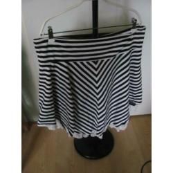 Zwart/wit strepen rok van Fancy Friday´s maat XL er mooi