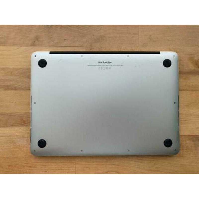 Apple MacBook Pro - 13 Inch - Core i5 2.7
