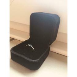 Ring met doosje.Maat S