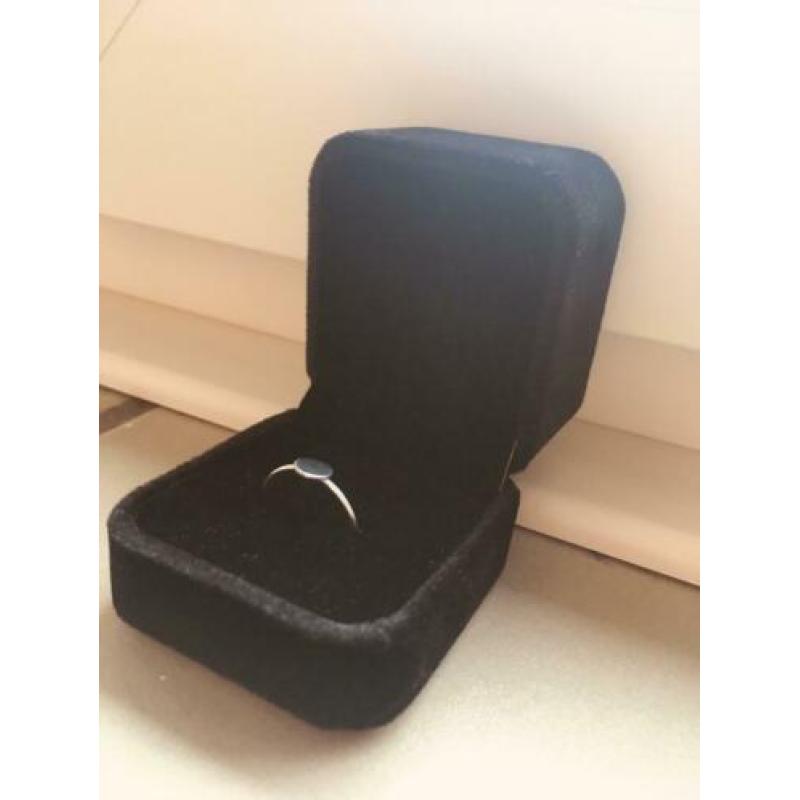 Ring met doosje.Maat S