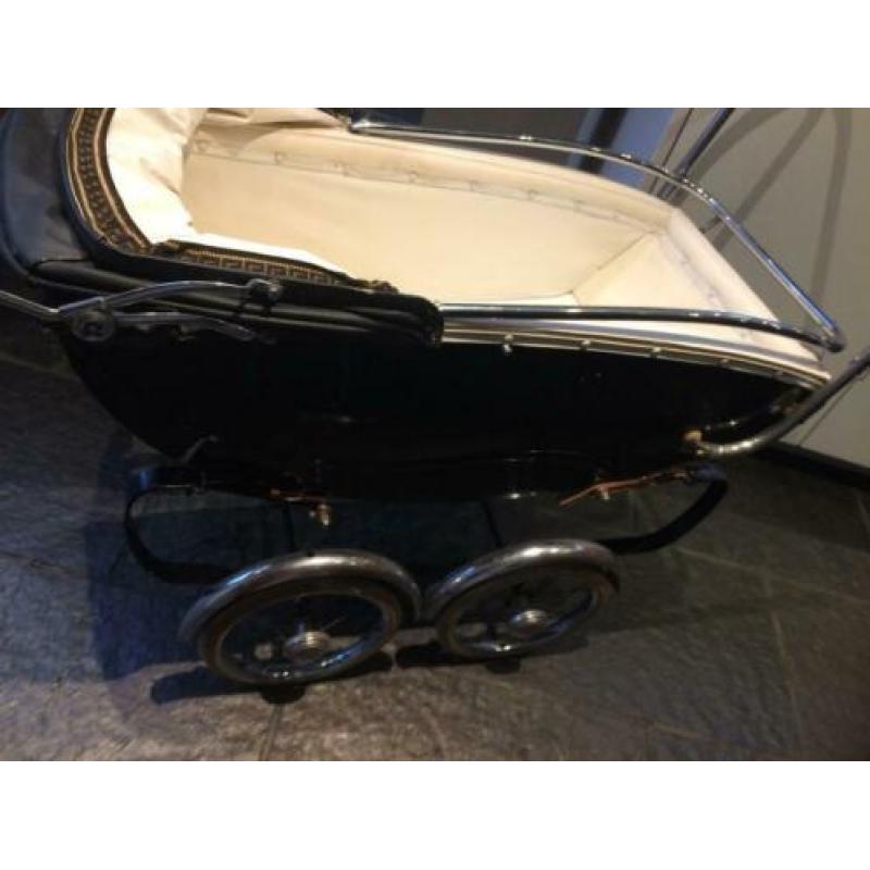 antieke kinderwagen