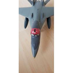 Vliegtuig, f16 38 cm