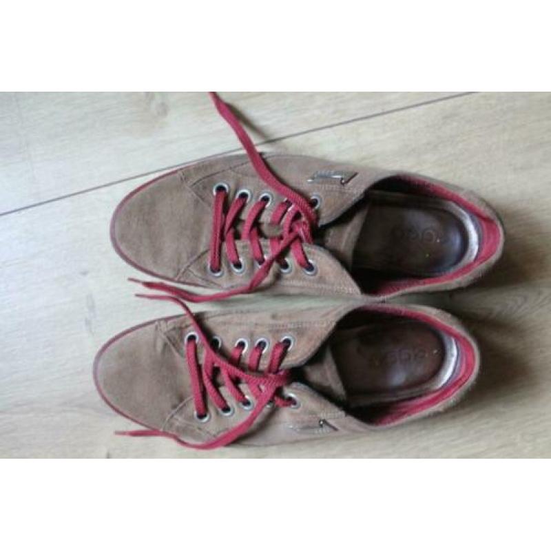 Bruin suède leren Ecco schoenen maat 38.