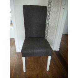 eettafel met 2 stoelen