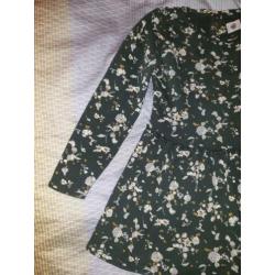 Groen gebloemd jurkje van petit bateau mt. 6 jaar 116cm