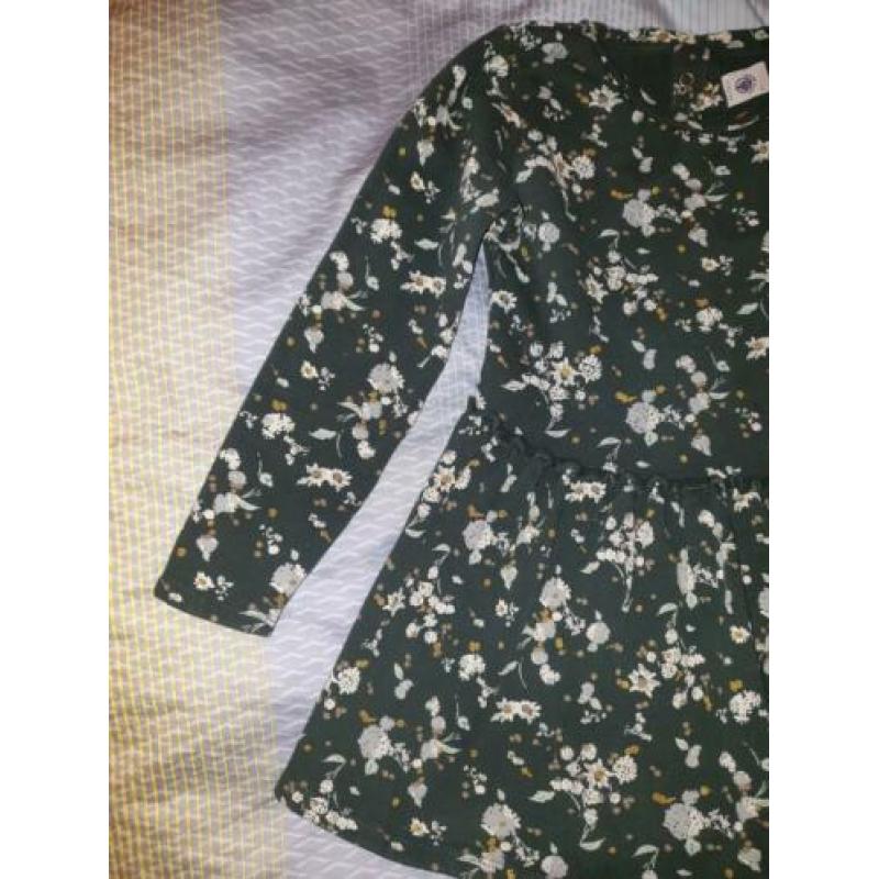 Groen gebloemd jurkje van petit bateau mt. 6 jaar 116cm