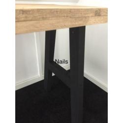 Bureau/tafel steigerhout. zwarte a poot