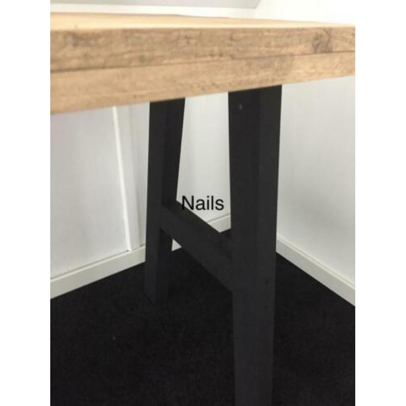 Bureau/tafel steigerhout. zwarte a poot