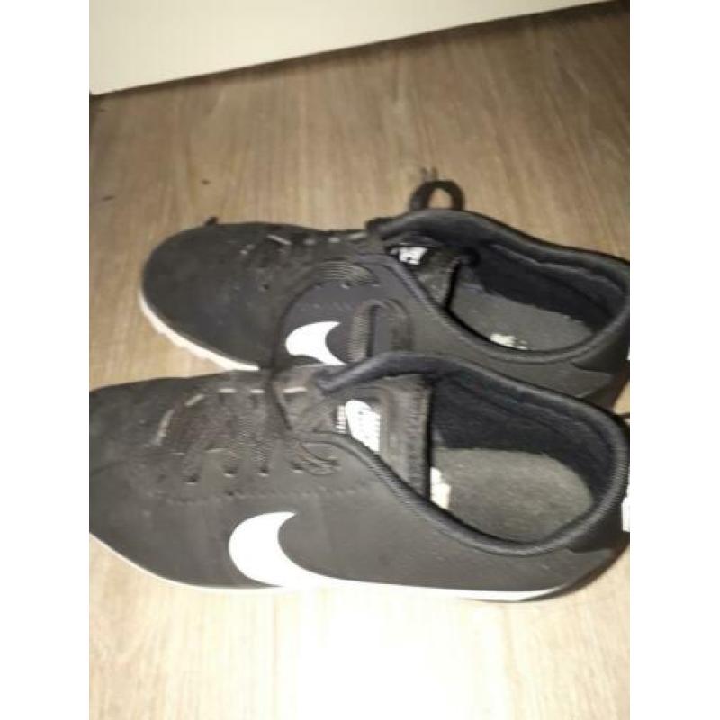 Dames of meid schoenen
