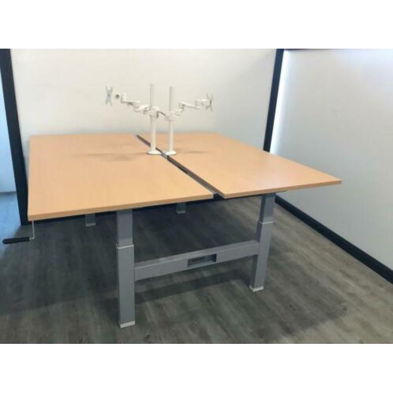 Duo bureau met 2 monitorarmen aanbieding op=op