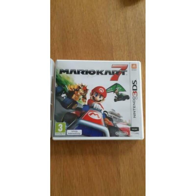 Nintendo 2DS met 3 spellen en oplader.