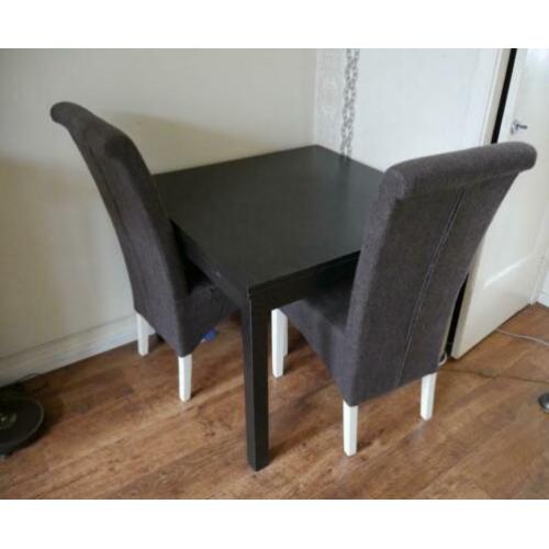 eettafel met 2 stoelen