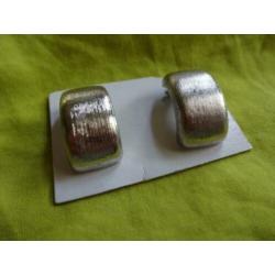 Zilverkleurige oorclips half rond boogje