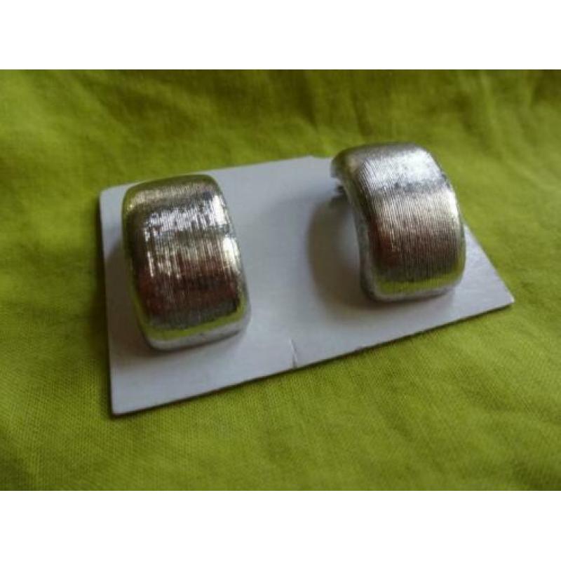 Zilverkleurige oorclips half rond boogje
