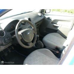 Ford Fiesta 1.3 Ambiente 5drs nwe apk!
