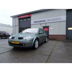 Renault Mégane 2.0-16V Privilège Luxe (bj 2004)